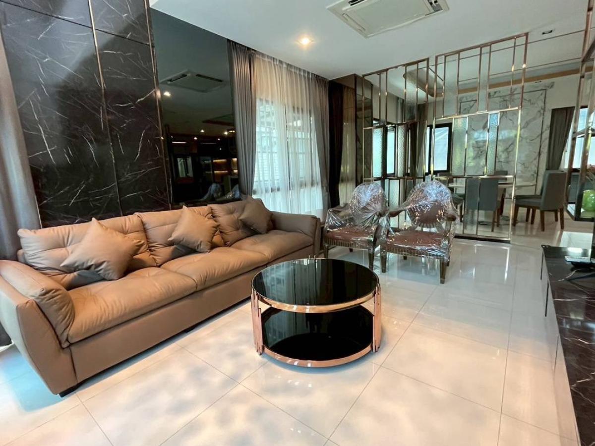 For RentHousePattanakan, Srinakarin : Luxury 4-Bedroom Home in The City Pattanakarn – Ready to Move In!