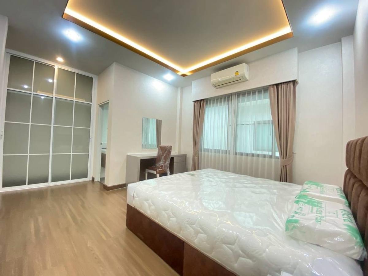 For RentHousePattanakan, Srinakarin : Luxury 4-Bedroom Home in The City Pattanakarn – Ready to Move In!