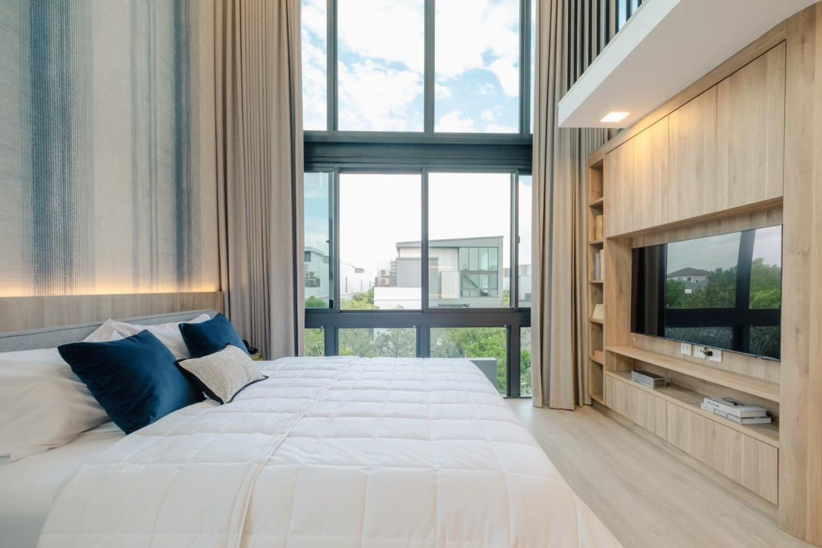 For RentHousePattanakan, Srinakarin : Luxury 4-Bedroom House at VIVE Krungthep Kreetha – Live in Style!