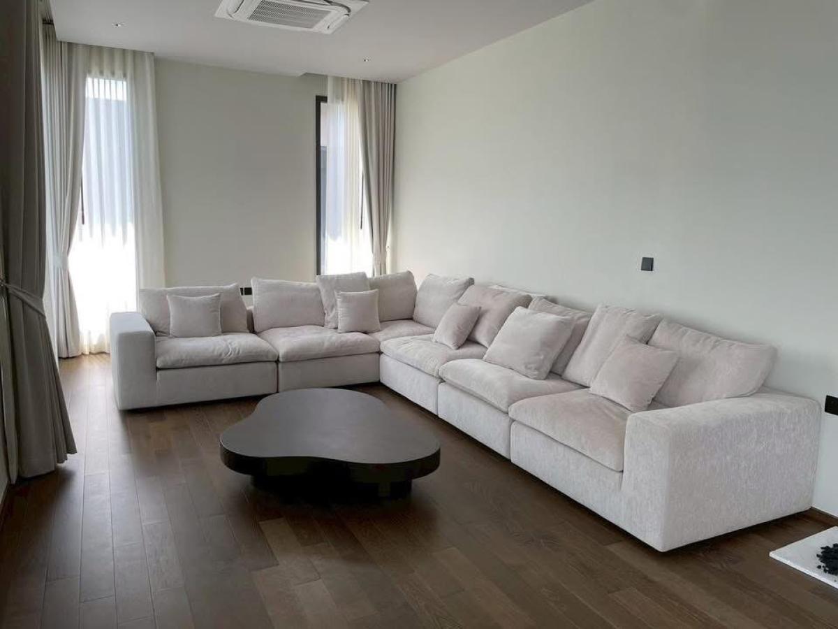 For RentHousePattanakan, Srinakarin : Luxury 5-Bedroom Villa with Private Pool in Siraninn Residences – Rent Now!