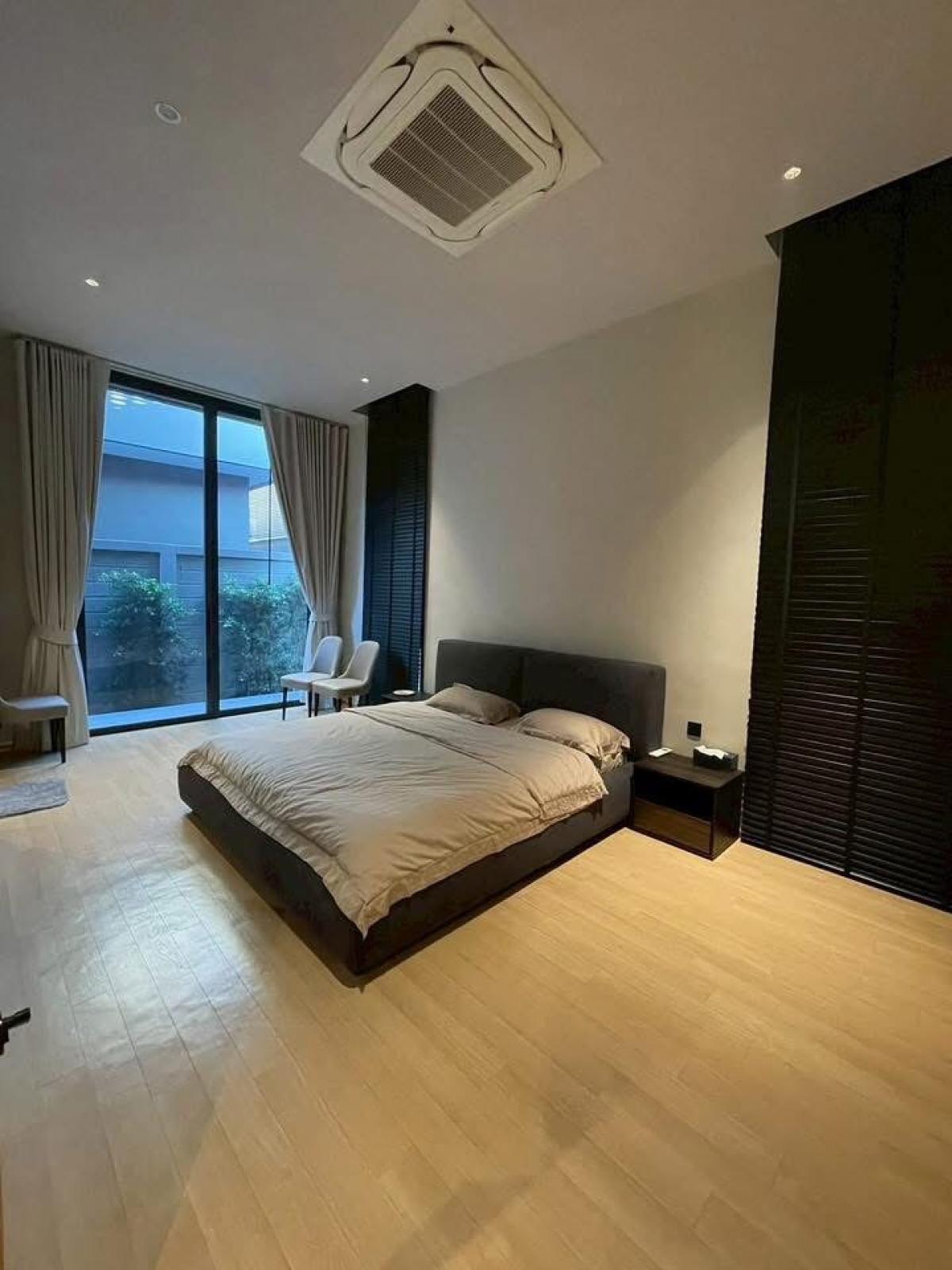 For RentHousePattanakan, Srinakarin : Luxury 5-Bedroom Villa with Private Pool in Siraninn Residences – Rent Now!