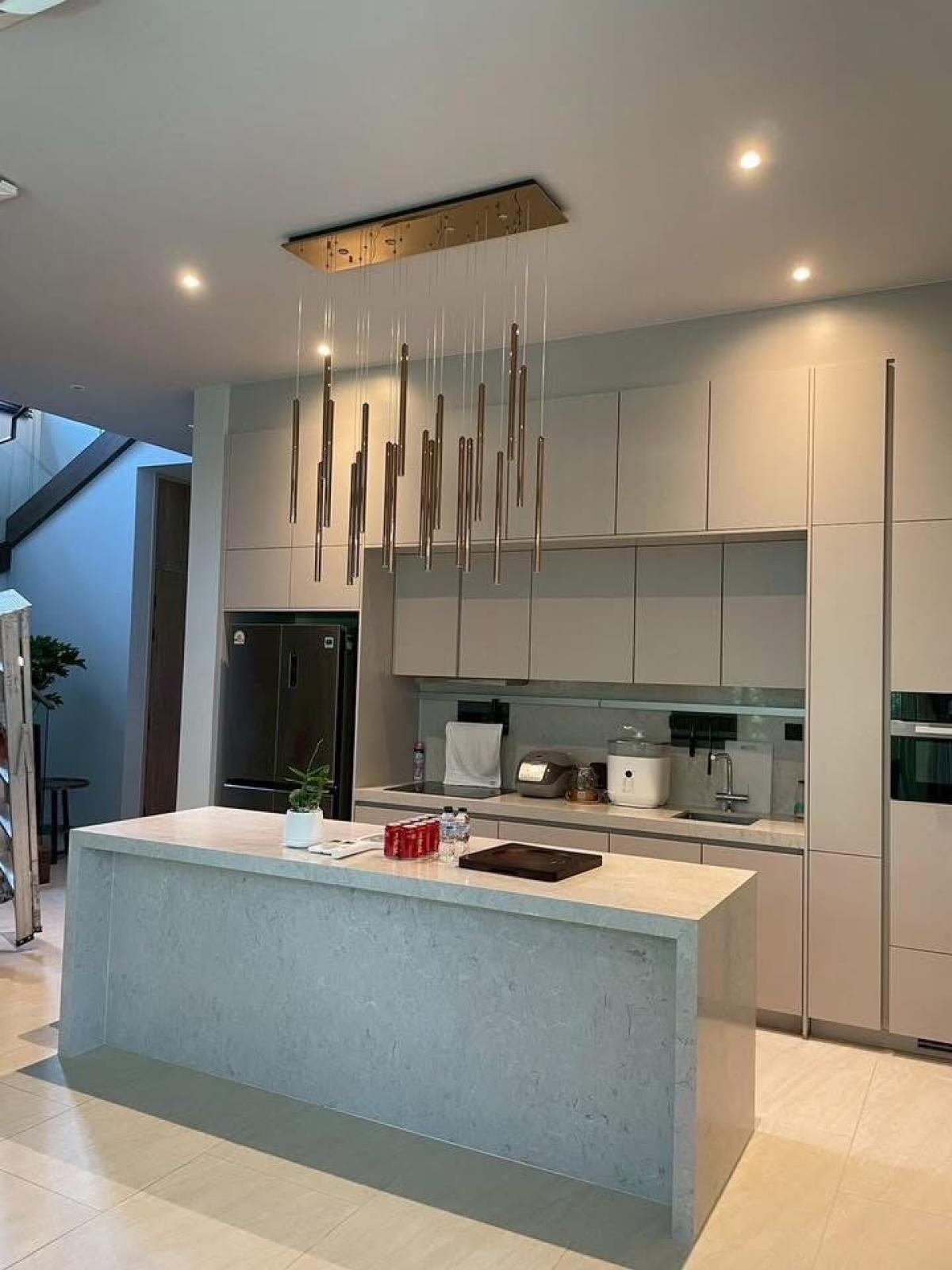 For RentHousePattanakan, Srinakarin : Luxury 5-Bedroom Villa with Private Pool in Siraninn Residences – Rent Now!