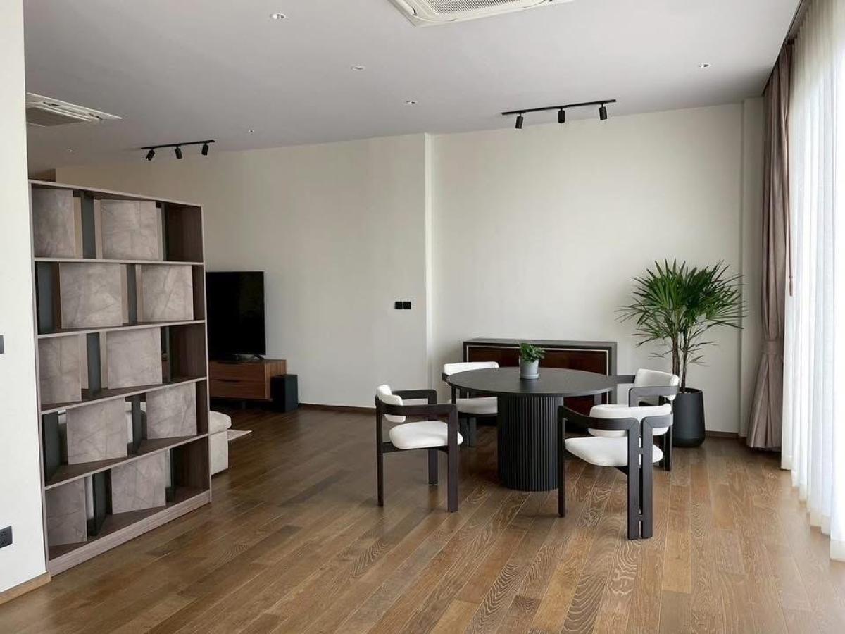 For RentHousePattanakan, Srinakarin : Luxury 5-Bedroom Villa with Private Pool in Siraninn Residences – Rent Now!