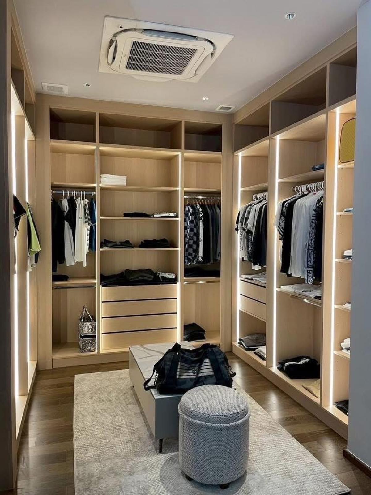 For RentHousePattanakan, Srinakarin : Luxury 5-Bedroom Villa with Private Pool in Siraninn Residences – Rent Now!