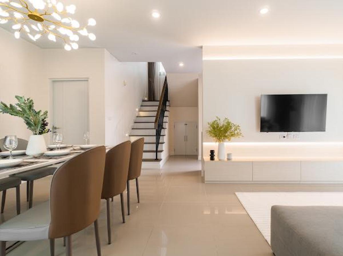 For RentHousePattanakan, Srinakarin : 4-Bedroom House in Prime Location, Ready to Move In near Pattanakarn87