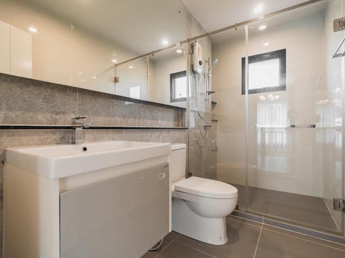 For RentHousePattanakan, Srinakarin : 4-Bedroom House in Prime Location, Ready to Move In near Pattanakarn87