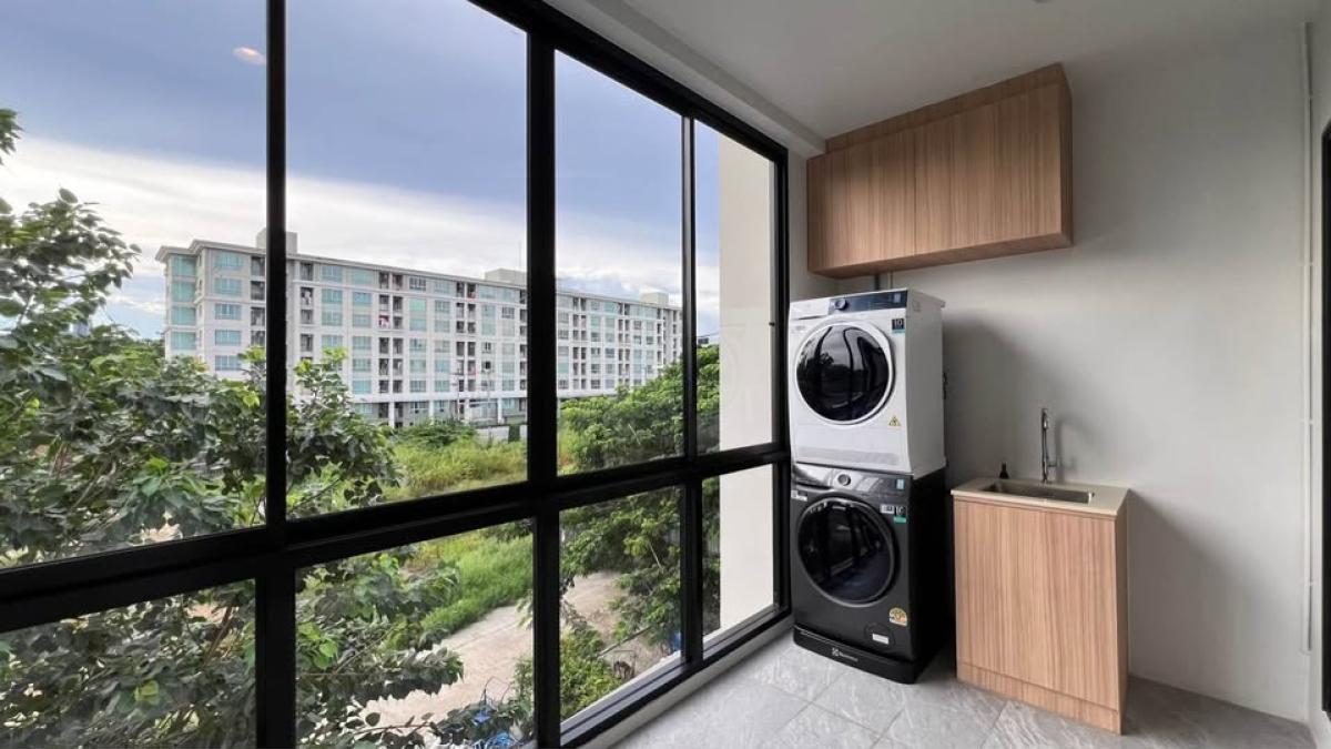 ขายทาวน์โฮมพระราม 3 สาธุประดิษฐ์ : บ้านหรูใกล้ King's College วิวสวนสวย พร้อม EV Charger Luxury Home Near King’s College with Scenic Garden & EV Charger