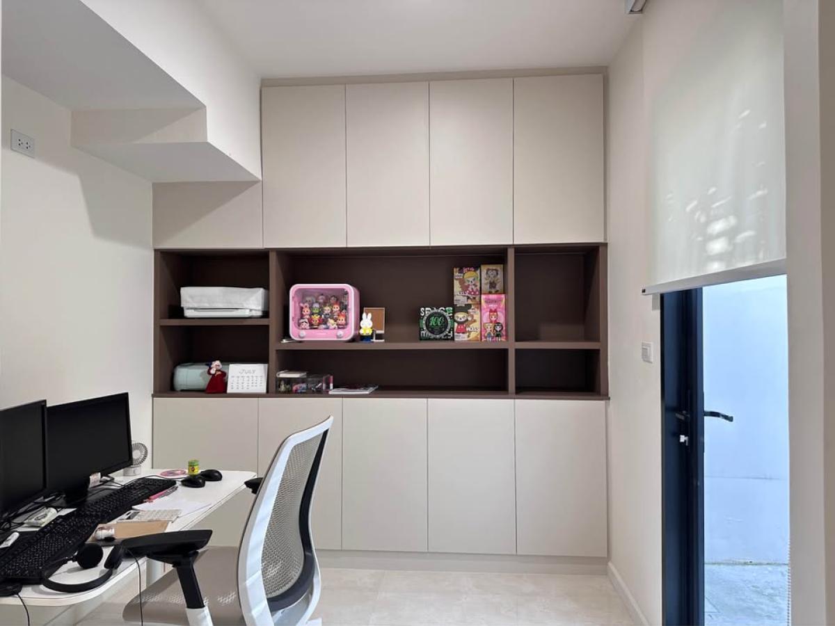 ขายทาวน์โฮมพระราม 3 สาธุประดิษฐ์ : บ้านหรูใกล้ King's College วิวสวนสวย พร้อม EV Charger Luxury Home Near King’s College with Scenic Garden & EV Charger