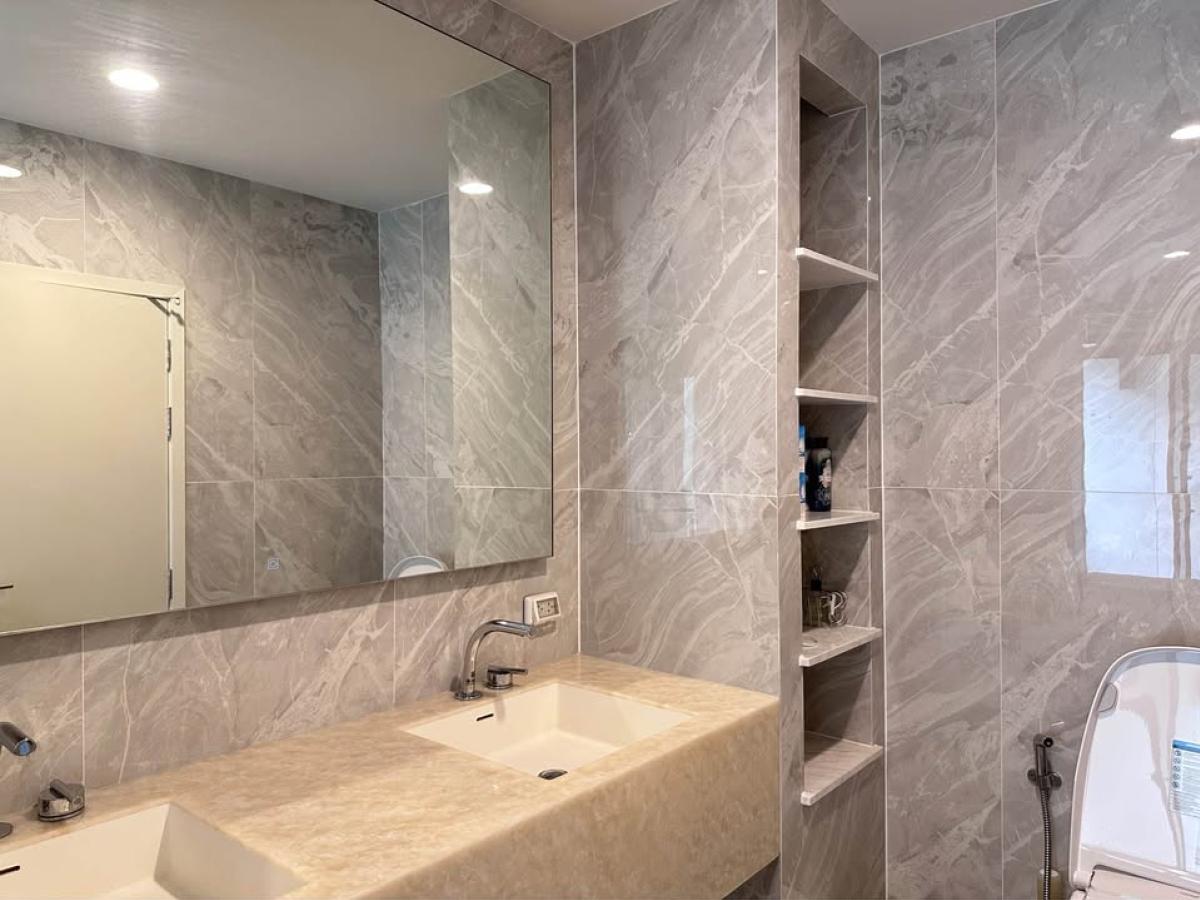 ขายทาวน์โฮมพระราม 3 สาธุประดิษฐ์ : บ้านหรูใกล้ King's College วิวสวนสวย พร้อม EV Charger Luxury Home Near King’s College with Scenic Garden & EV Charger