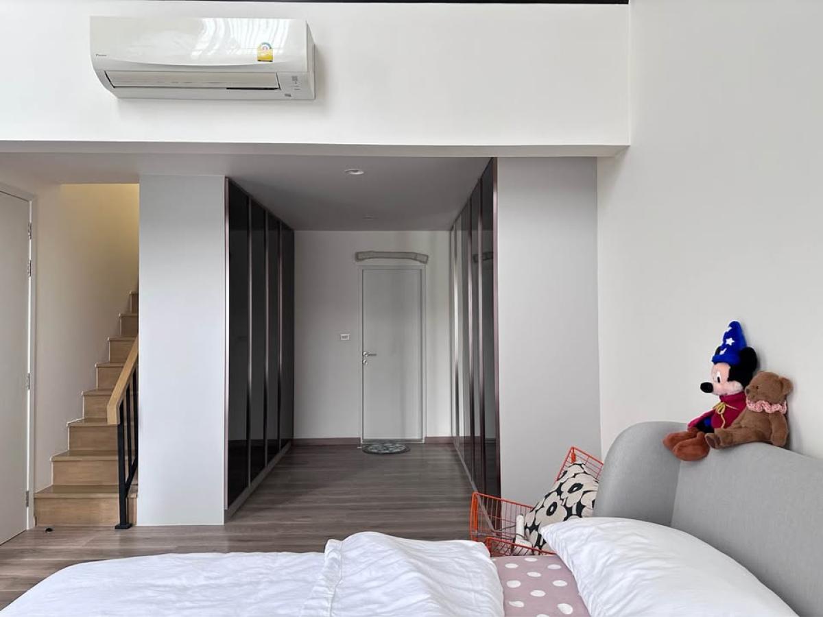 ขายทาวน์โฮมพระราม 3 สาธุประดิษฐ์ : บ้านหรูใกล้ King's College วิวสวนสวย พร้อม EV Charger Luxury Home Near King’s College with Scenic Garden & EV Charger