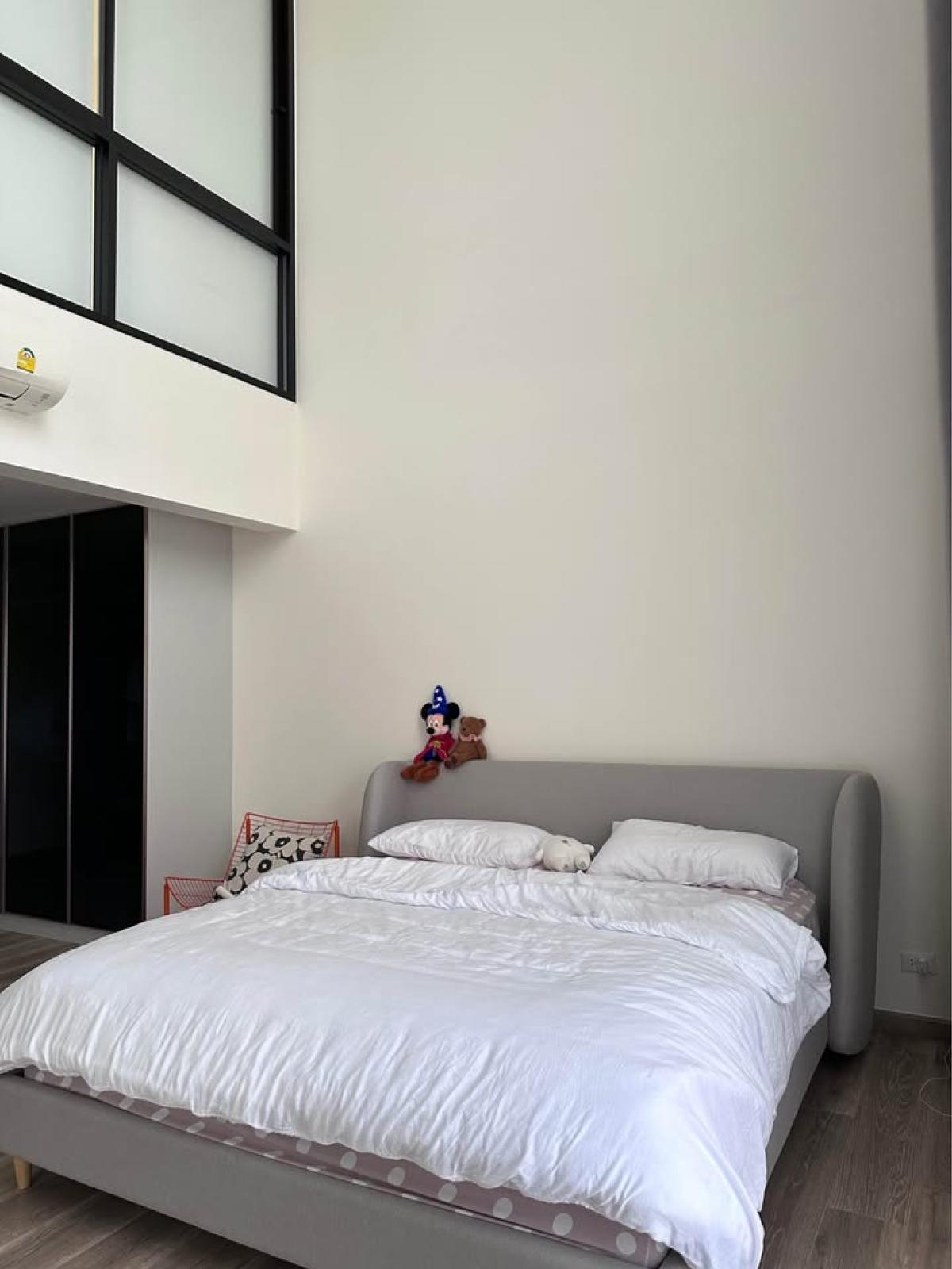 ขายทาวน์โฮมพระราม 3 สาธุประดิษฐ์ : บ้านหรูใกล้ King's College วิวสวนสวย พร้อม EV Charger Luxury Home Near King’s College with Scenic Garden & EV Charger