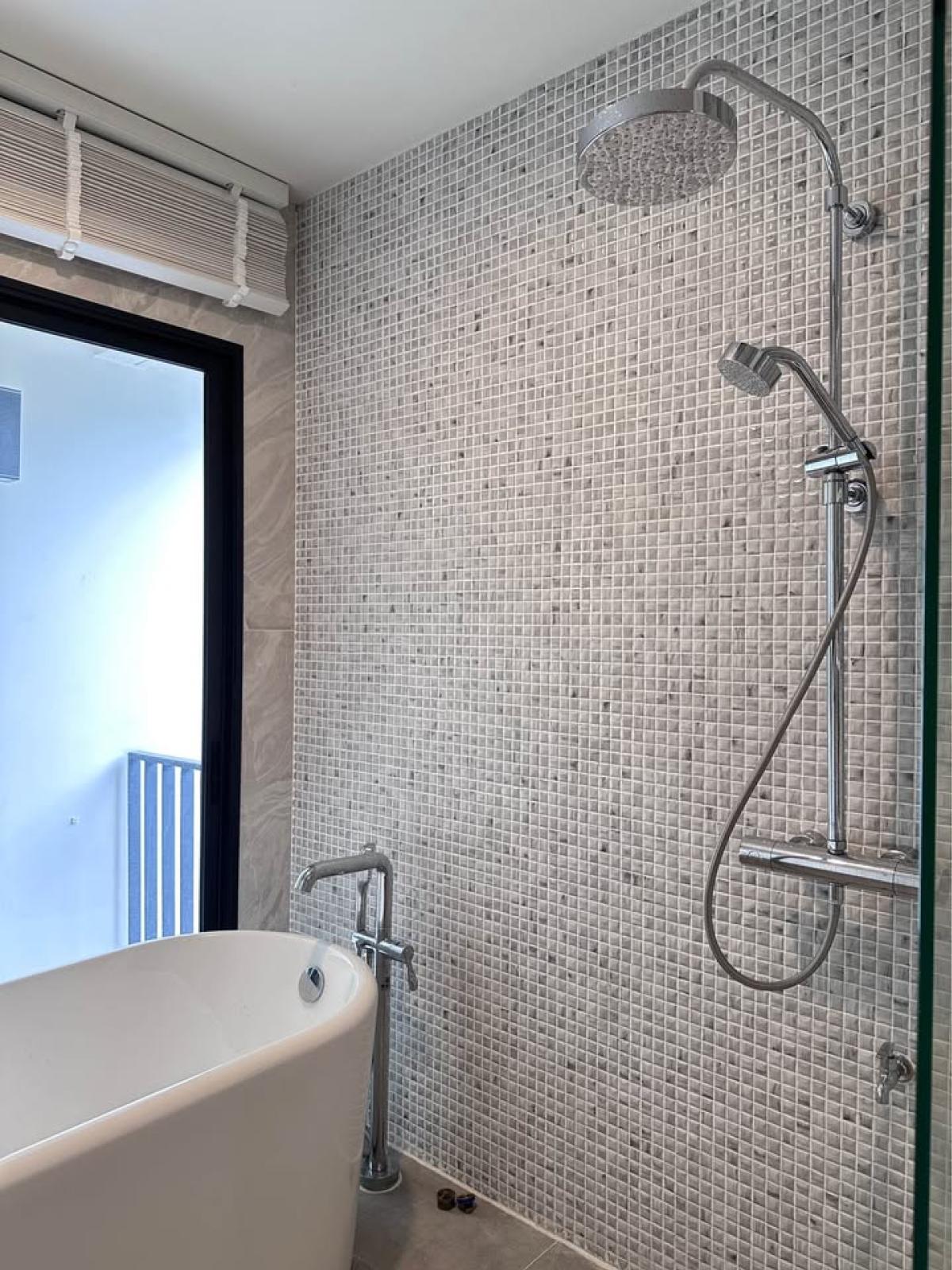 ขายทาวน์โฮมพระราม 3 สาธุประดิษฐ์ : บ้านหรูใกล้ King's College วิวสวนสวย พร้อม EV Charger Luxury Home Near King’s College with Scenic Garden & EV Charger