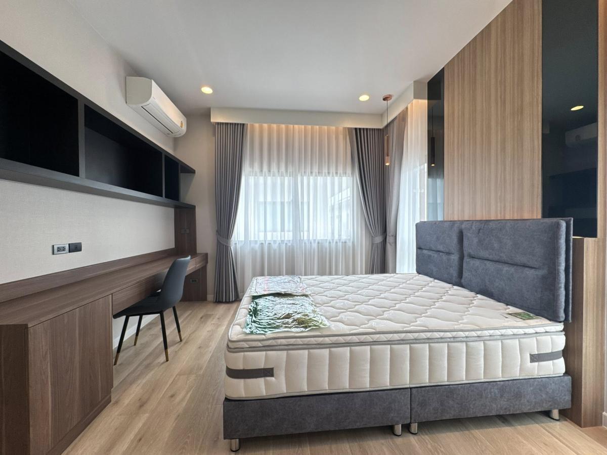 For RentHousePattanakan, Srinakarin : Luxury 4-Bedroom House with Spacious Living in Rama 9 Area