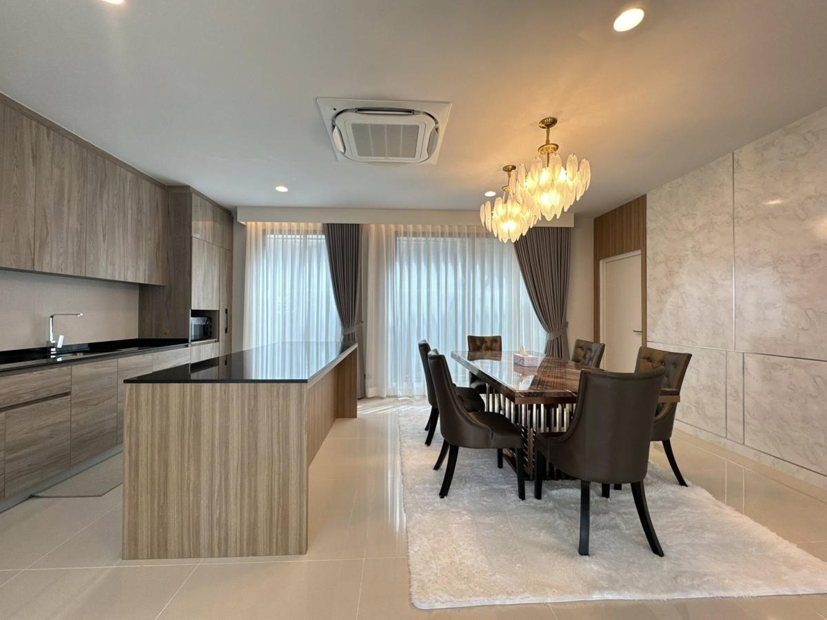 For RentHousePattanakan, Srinakarin : Luxury 4-Bedroom House with Spacious Living in Rama 9 Area