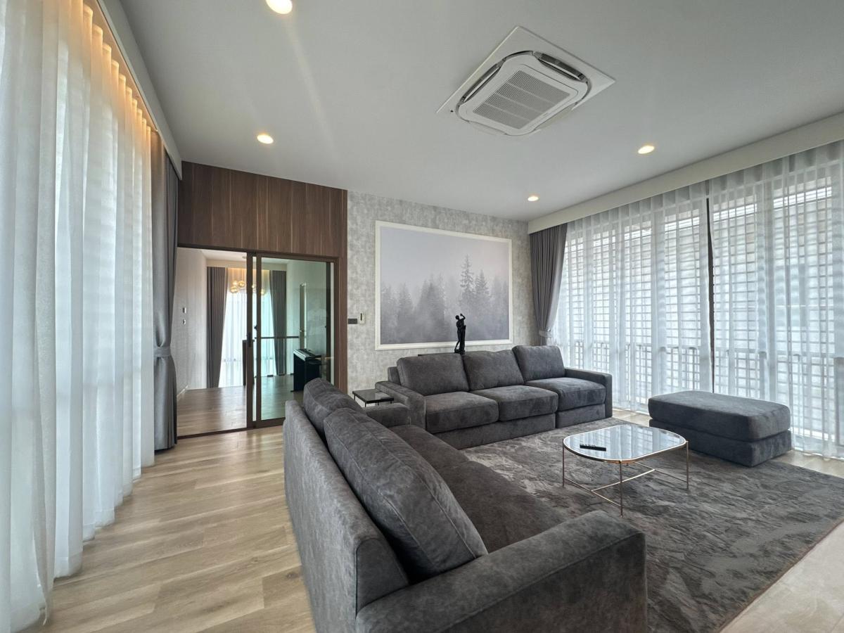 For RentHousePattanakan, Srinakarin : Luxury 4-Bedroom House with Spacious Living in Rama 9 Area