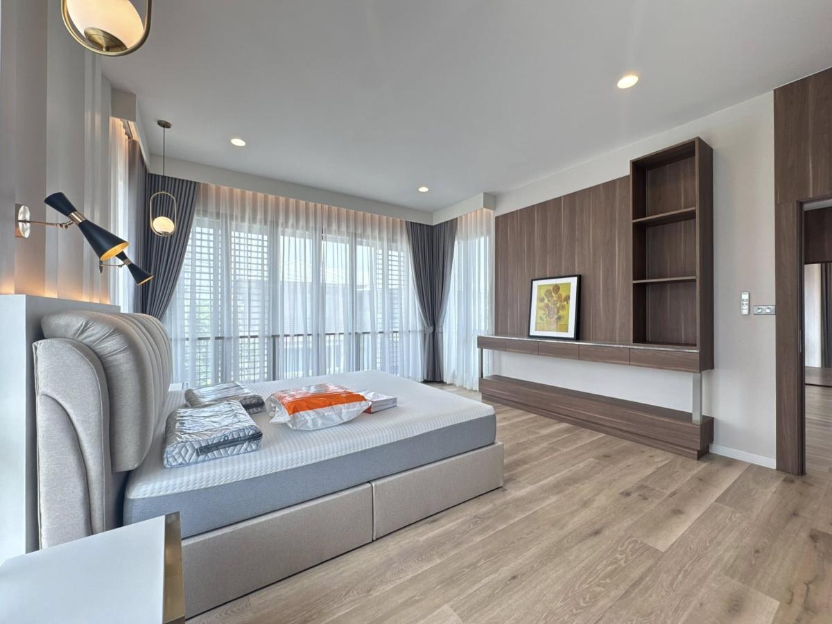 For RentHousePattanakan, Srinakarin : Luxury 4-Bedroom House with Spacious Living in Rama 9 Area