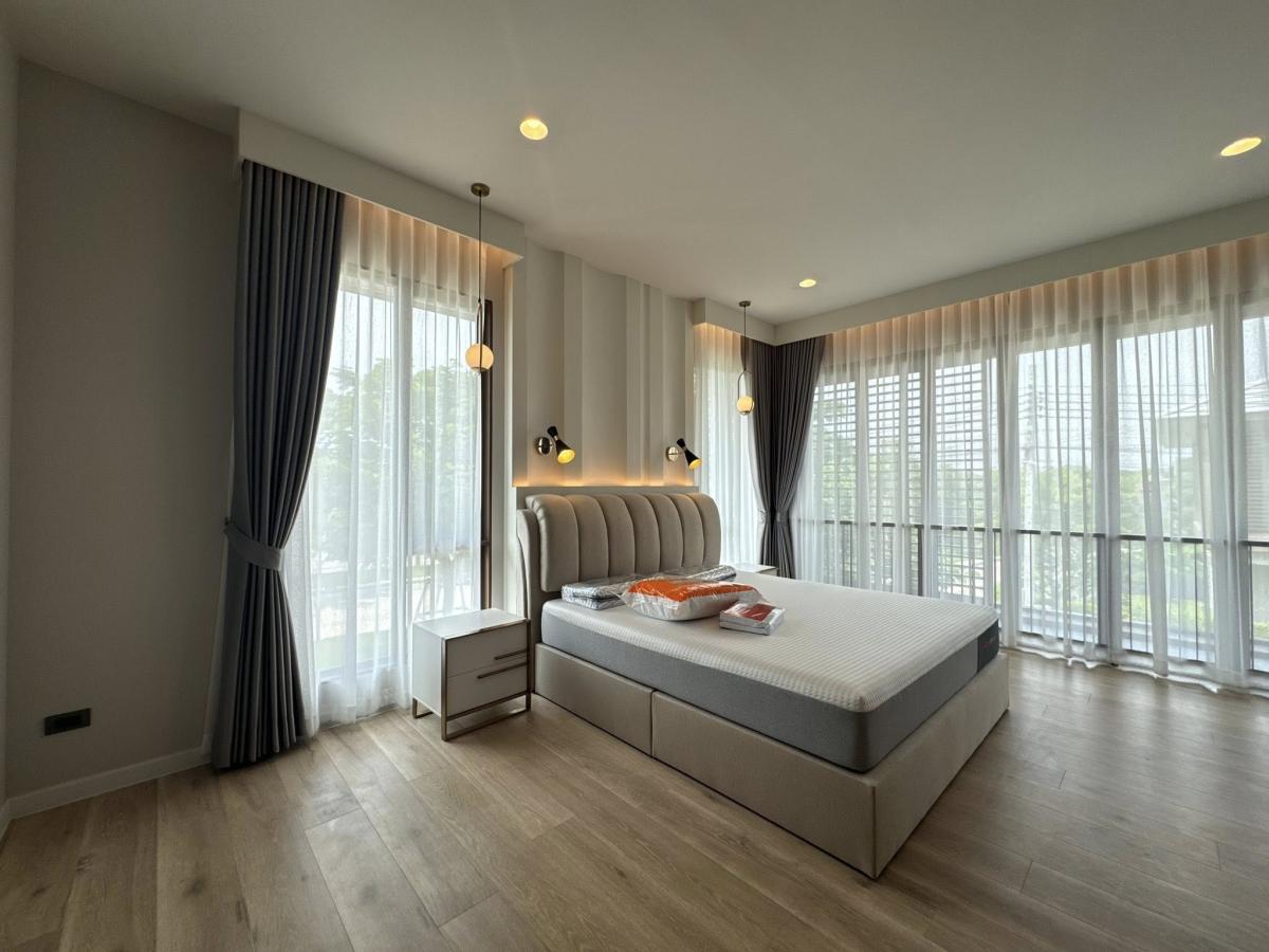 For RentHousePattanakan, Srinakarin : Luxury 4-Bedroom House with Spacious Living in Rama 9 Area