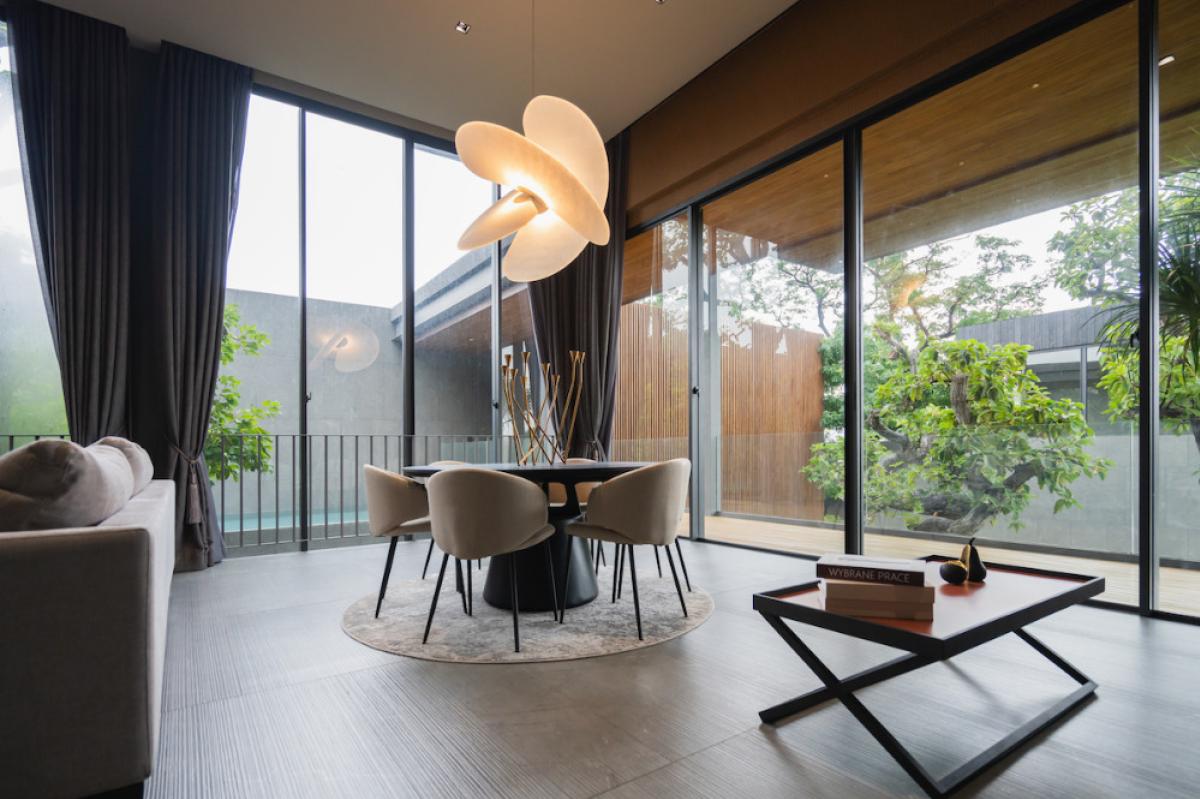 ขายบ้านลาดพร้าว เซ็นทรัลลาดพร้าว : บ้านพักหรู 5 ห้องนอนใจกลางลาดพร้าว พร้อมส่วนกลางครบครัน Luxury 5-Bedroom House in Ladprao with Full Facilities Available Now