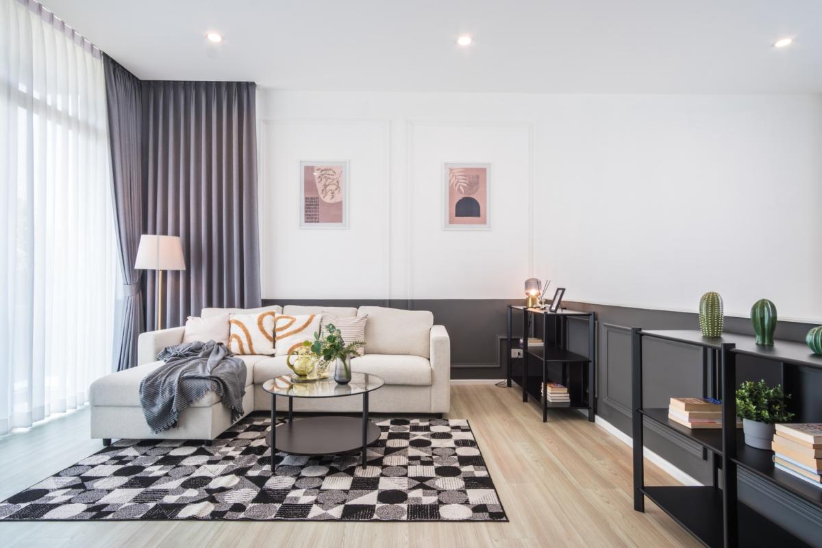 For RentTownhomePattanakan, Srinakarin : Luxurious 3-Bedroom Home in Prime Srinakarin-Rama 9 Location