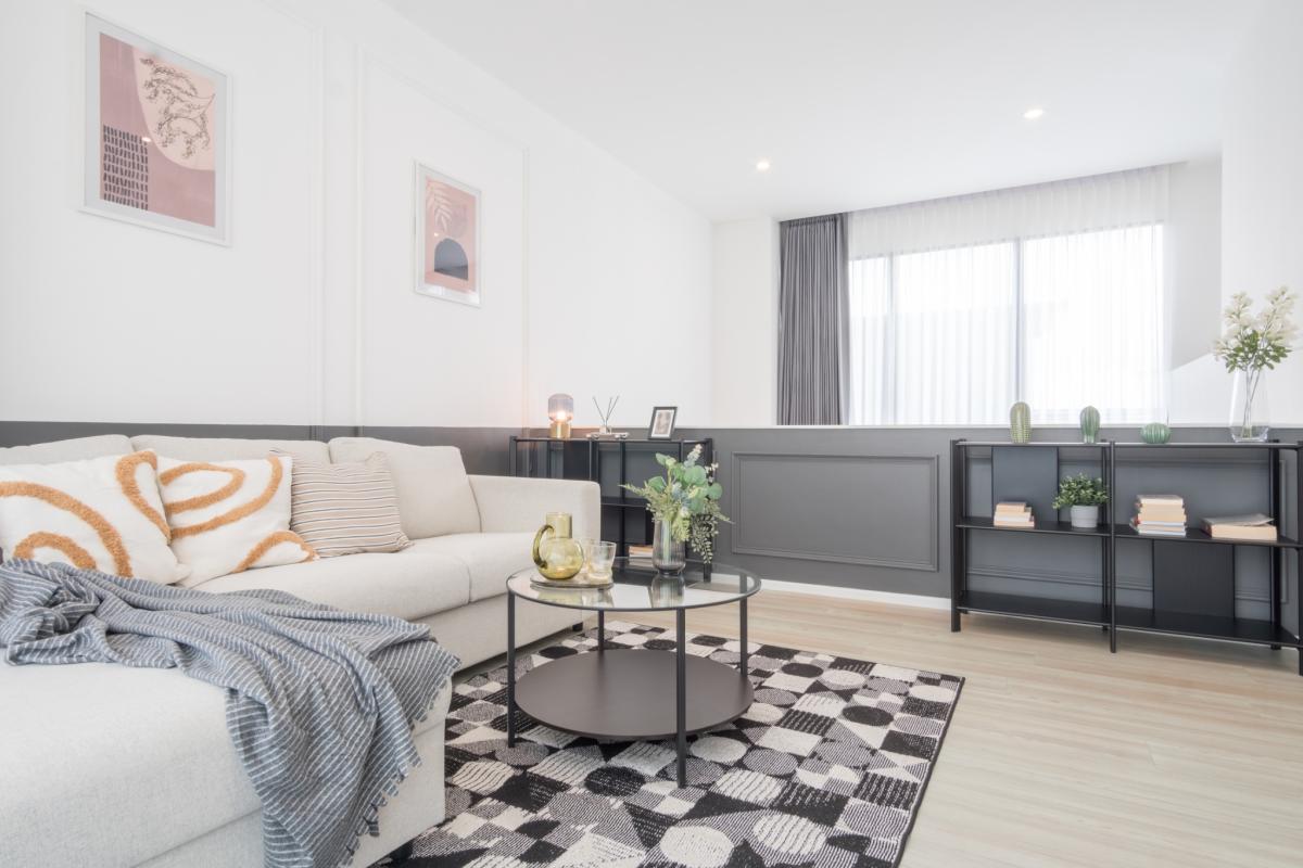 For RentTownhomePattanakan, Srinakarin : Luxurious 3-Bedroom Home in Prime Srinakarin-Rama 9 Location