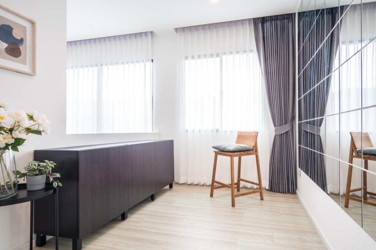 For RentTownhomePattanakan, Srinakarin : Luxurious 3-Bedroom Home in Prime Srinakarin-Rama 9 Location