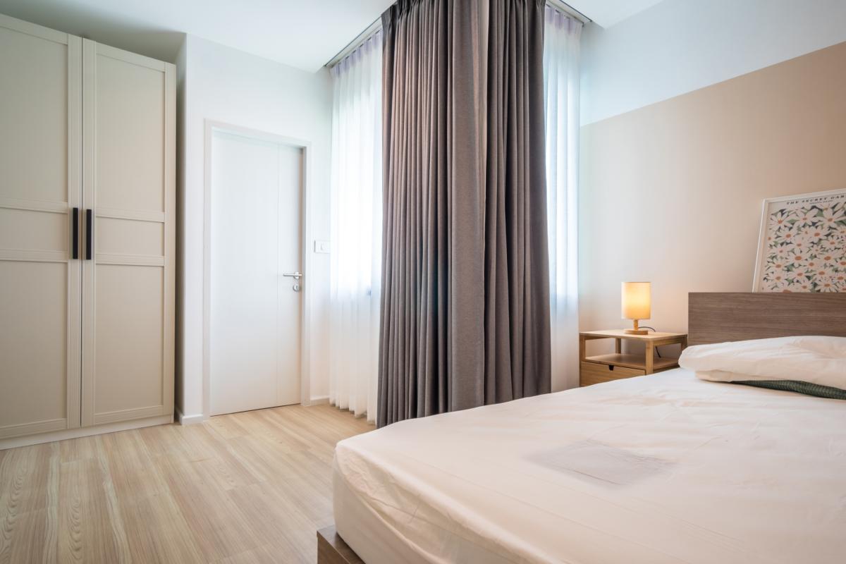 For RentTownhomePattanakan, Srinakarin : Luxurious 3-Bedroom Home in Prime Srinakarin-Rama 9 Location