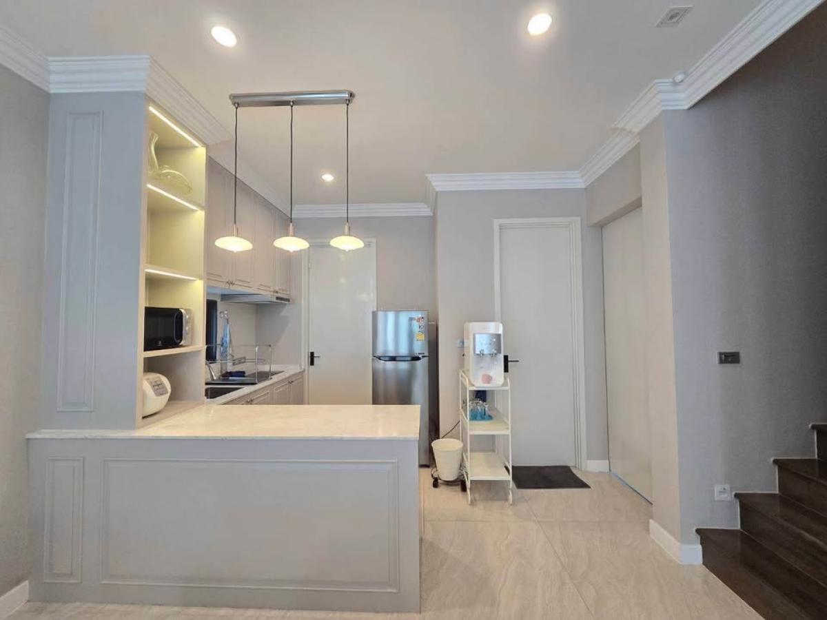 For RentPattanakan, Srinakarin : Luxury 4-Bedroom House Fully Furnished in Srinakarin-Bangna Area3-Story Detached House for Rent, 220 sqm, Only 100,000 THB/Month!