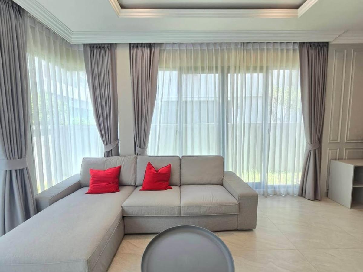 For RentPattanakan, Srinakarin : Luxury 4-Bedroom House Fully Furnished in Srinakarin-Bangna Area3-Story Detached House for Rent, 220 sqm, Only 100,000 THB/Month!