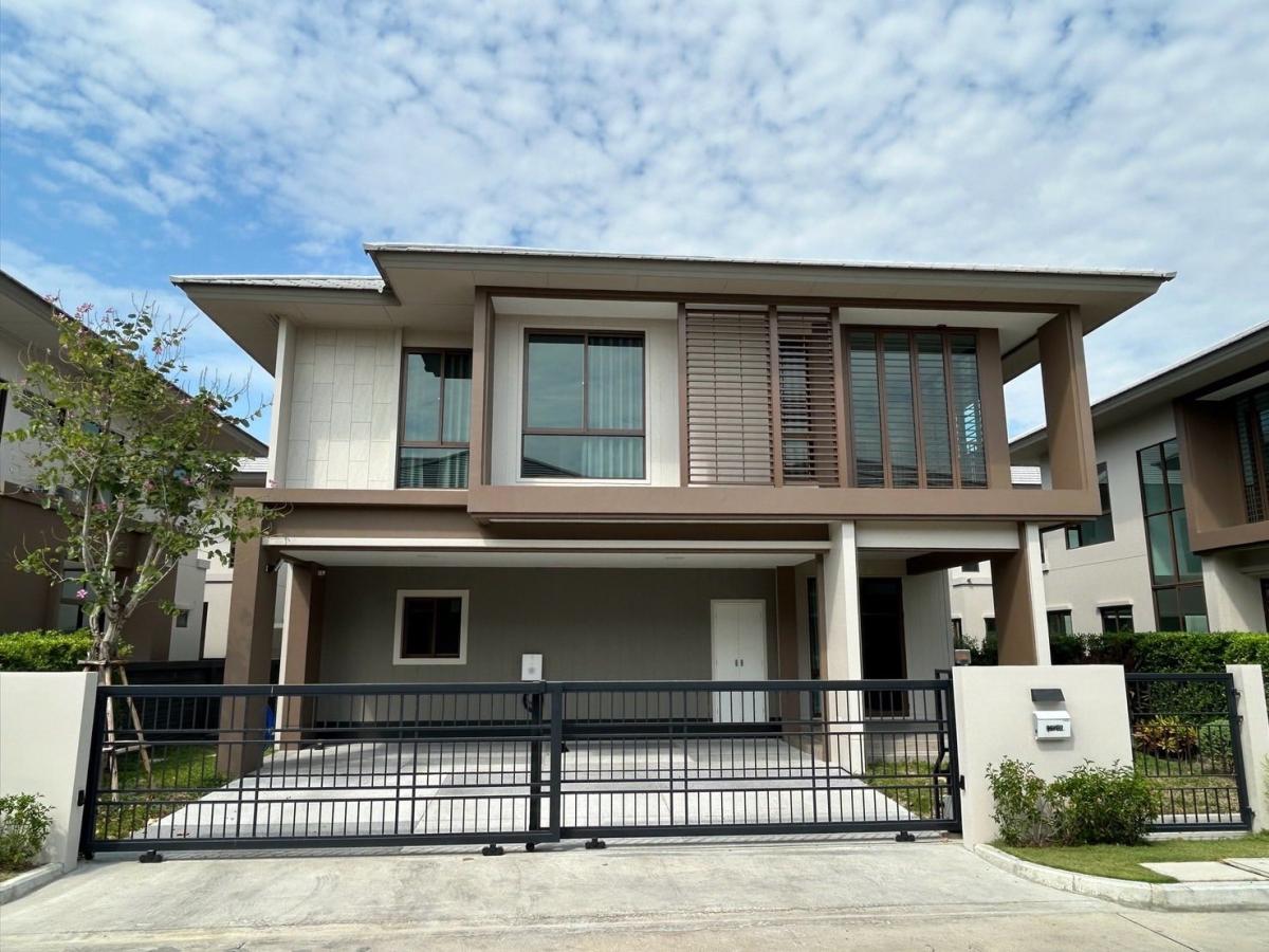 For SaleHousePattanakan, Srinakarin : Luxury 4-Bedroom Home with Spacious Land in Bangkok