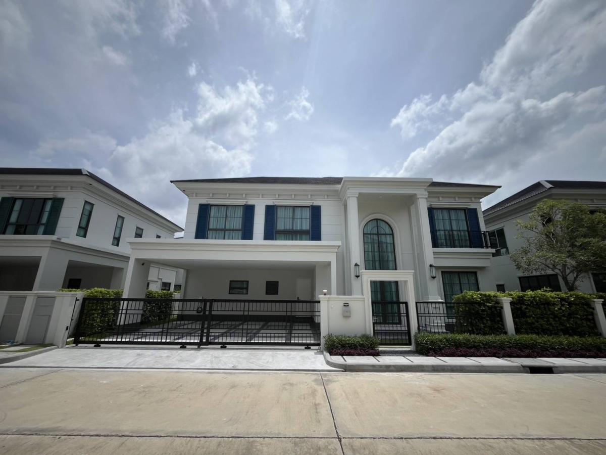 For SaleHousePattanakan, Srinakarin : Luxury 4-Bedroom Home in Bangna Ready for You Now