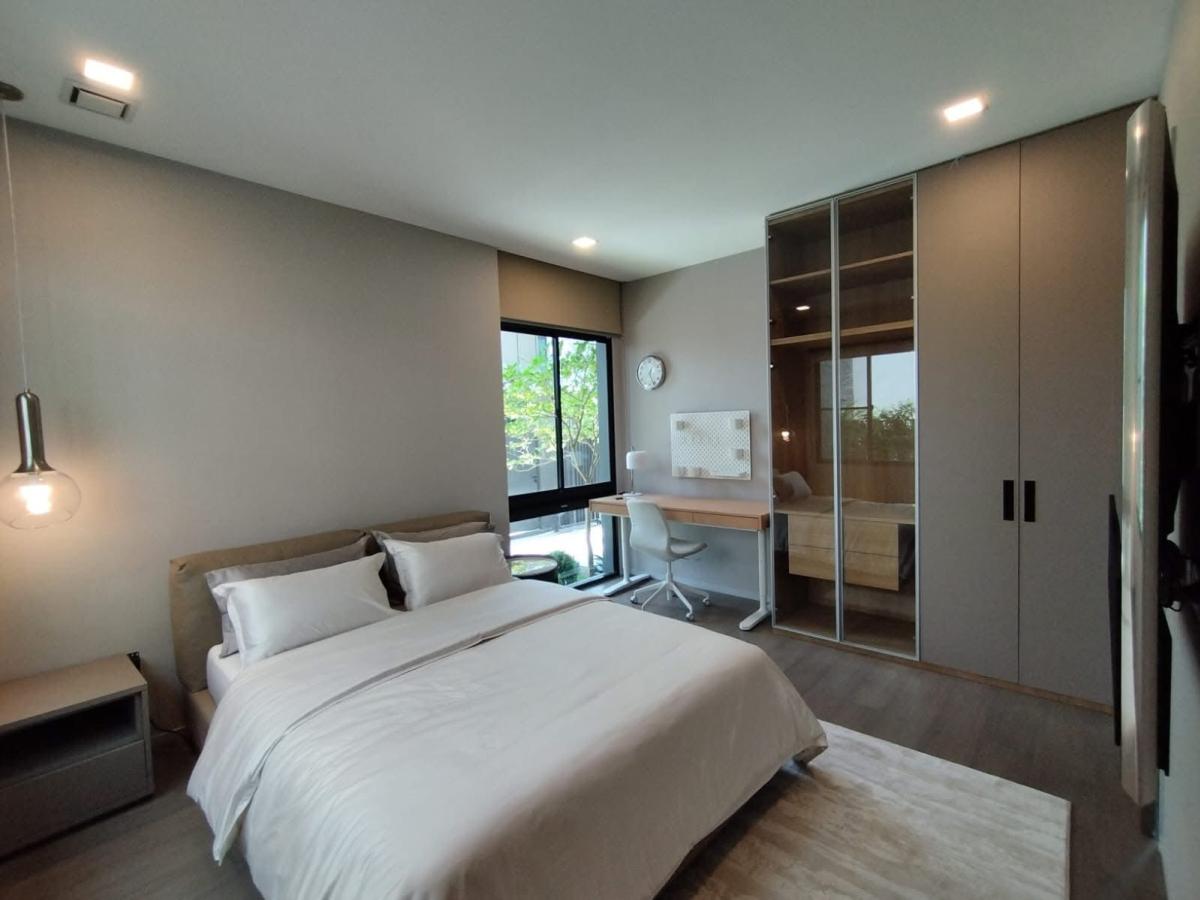 For RentHousePattanakan, Srinakarin : Luxury 4-Bedroom Home Near Rama 9-Srinakarin - For Rent 400,000 THB/month