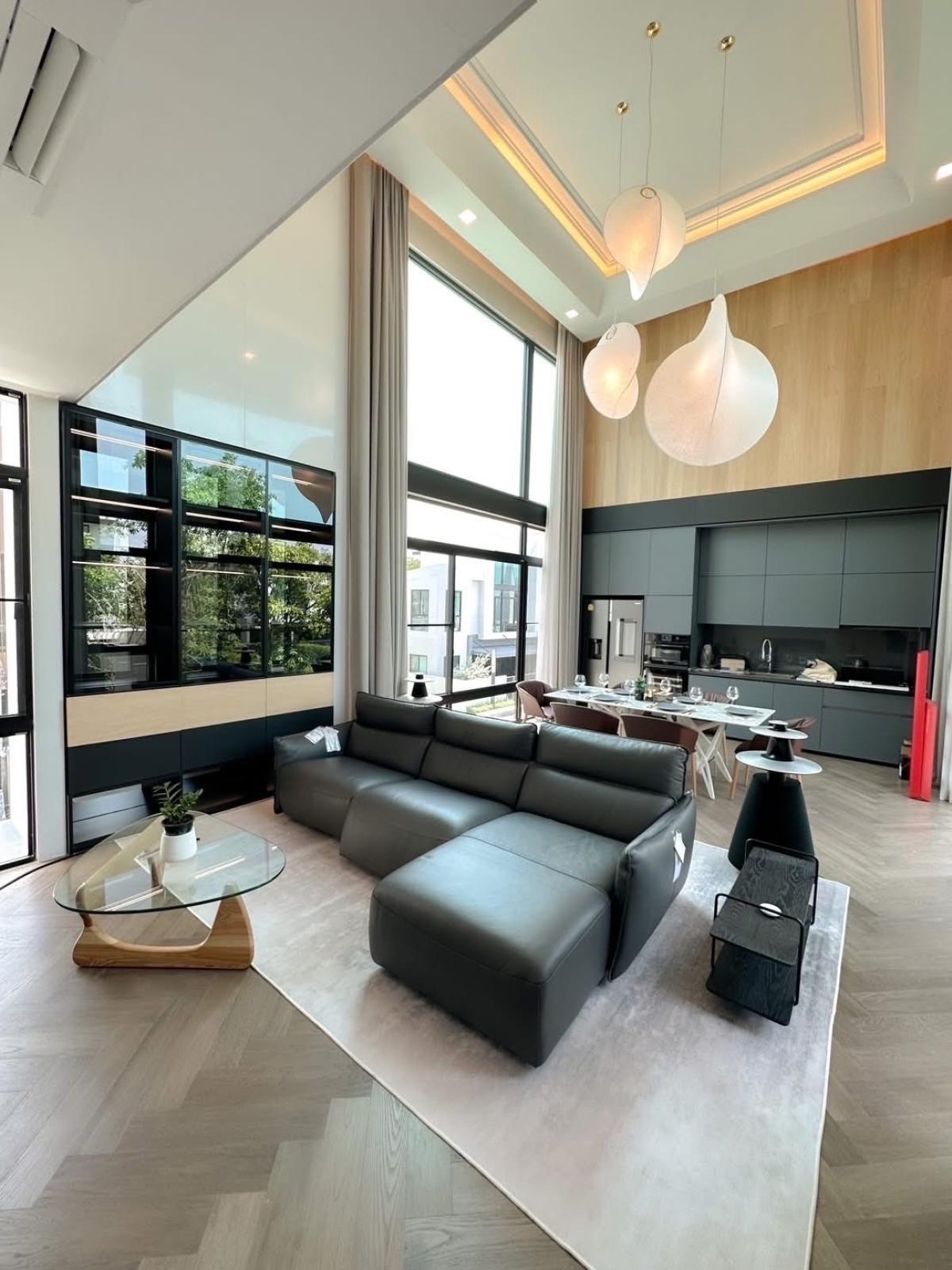 For RentHousePattanakan, Srinakarin : Luxury 4-Bedroom Home Near Rama 9-Srinakarin - For Rent 400,000 THB/month