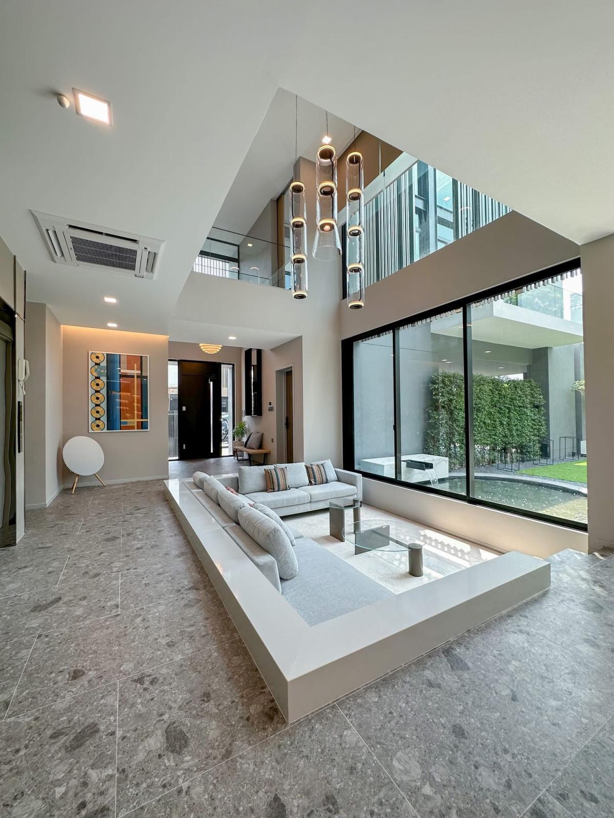 For RentHousePattanakan, Srinakarin : Luxury 4-Bedroom Home Near Rama 9-Srinakarin - For Rent 400,000 THB/month