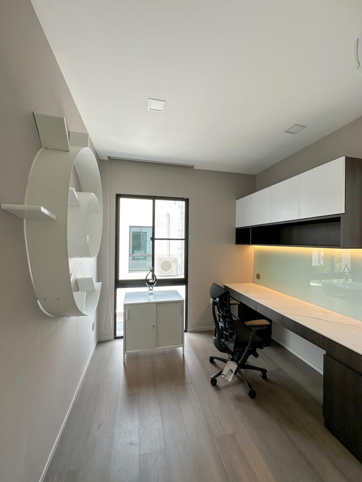 For RentHousePattanakan, Srinakarin : Luxury 4-Bedroom Home Near Rama 9-Srinakarin - For Rent 400,000 THB/month