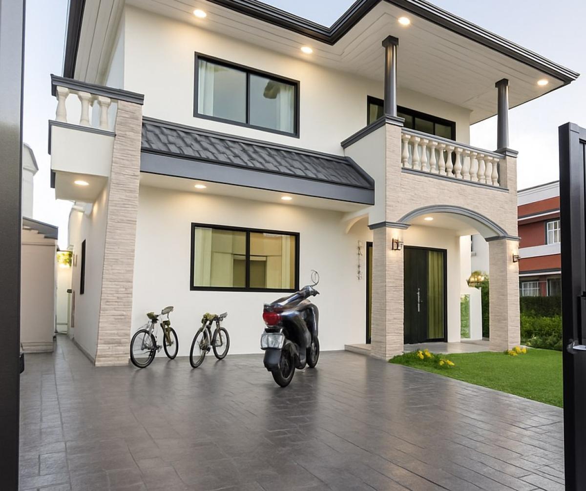 For RentHousePattanakan, Srinakarin : New detached house for rent near Suanluang Rama IX with full furniture! Explore Your Dream Home Near Suanluang Rama IX!