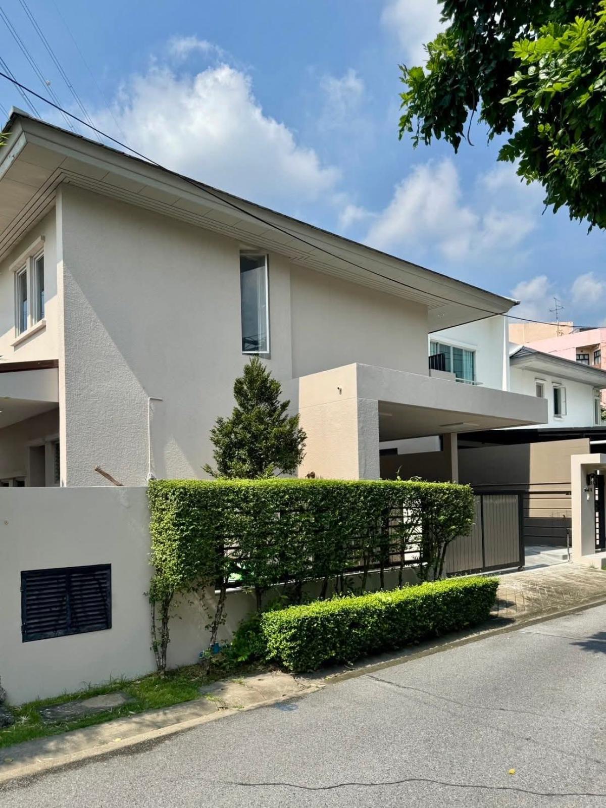 ขายบ้านพัฒนาการ ศรีนครินทร์ : บ้านหรู Noble Tara พัฒนาการ 3 ห้องนอน ใกล้เมือง Luxury Noble Tara Pattanakarn 3-Bedroom House, Prime Location