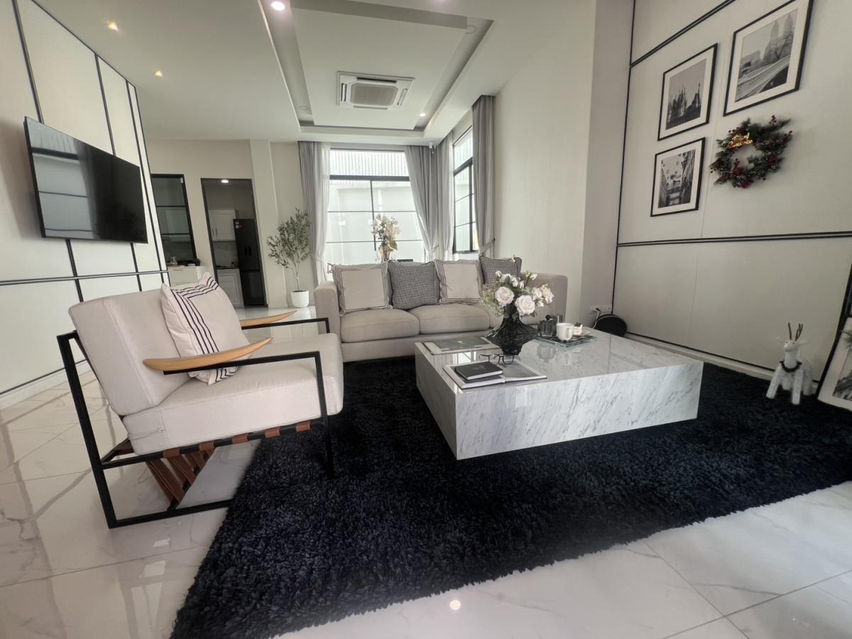 ให้เช่าบ้านเกษตร นวมินทร์ ลาดปลาเค้า : บ้านหรู 3 ห้องนอน กลางเอกมัย-สุขสมถาวร Luxury 3-Bedroom House in The Master Ekkamai-Sukhonthasawat