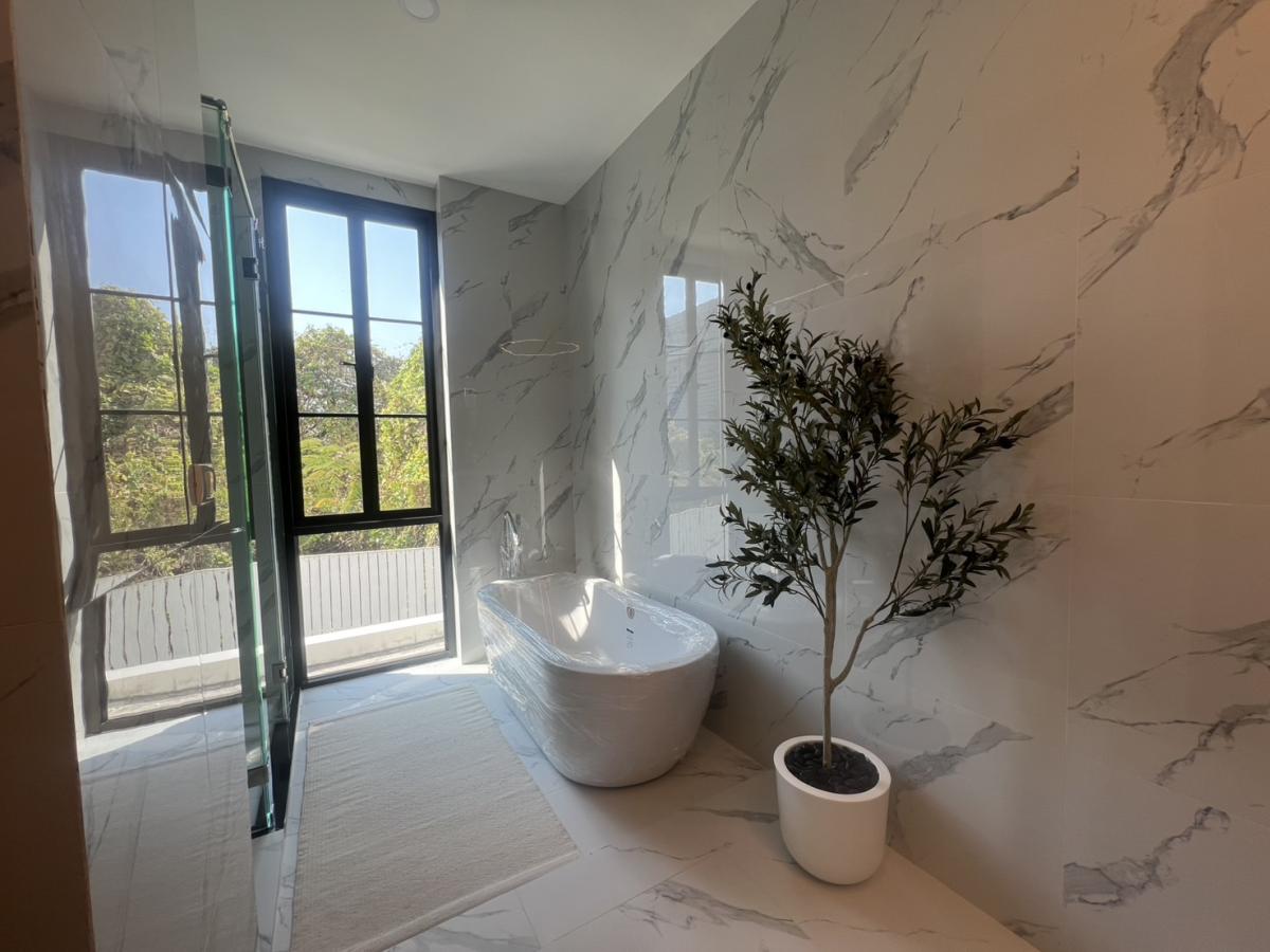 ให้เช่าบ้านเกษตร นวมินทร์ ลาดปลาเค้า : บ้านหรู 3 ห้องนอน กลางเอกมัย-สุขสมถาวร Luxury 3-Bedroom House in The Master Ekkamai-Sukhonthasawat