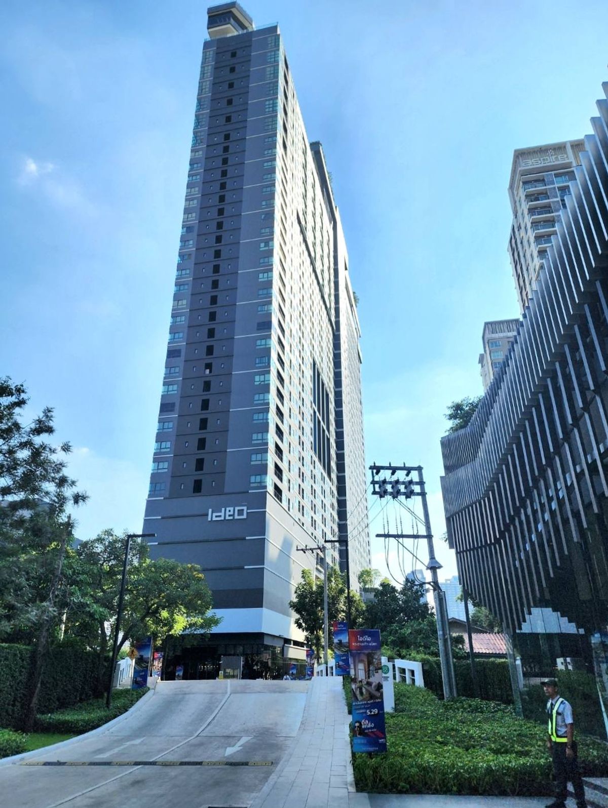 For SaleCondoRama9, Petchburi, RCA : Condo For Sale Ideo Rama 9 – Asoke near MRT Rama 9 (400 m / 6-min walk)