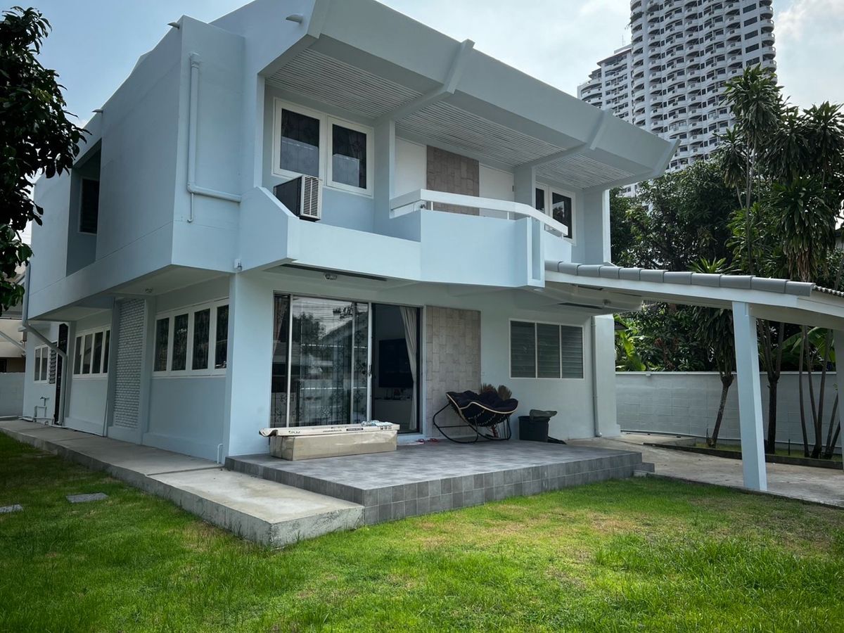 For RentHousePattanakan, Srinakarin : 📢👇 Cozy Single House
Easy access via Pattanakarn Road, Expressway, and Motorway.
🌿 Free Hi-Speed Wi-Fi
🌿 Free Garden Care