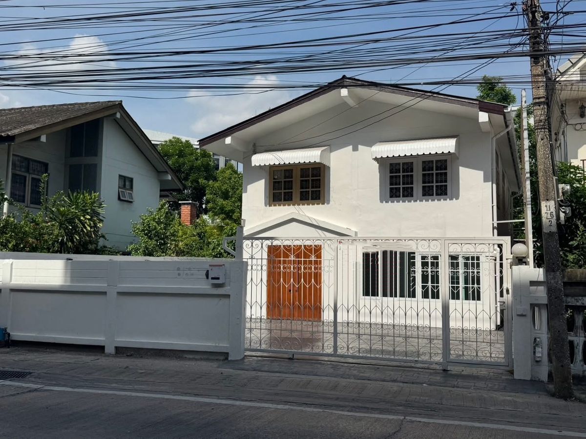 ให้เช่าบ้านบางนา แบริ่ง ลาซาล : ให้เช่าบ้านเดี่ยว สุขุมวิท 105 ติดถนนใหญ่ลาซาล ใกล้ BTS แบริ่ง ทำธุรกิจได้หลากหลาย  