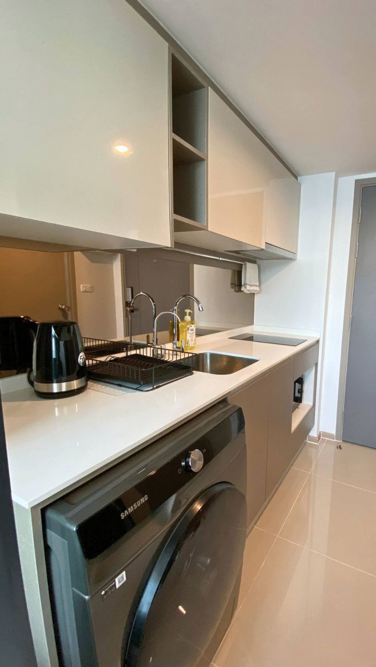 For SaleCondoRama9, Petchburi, RCA : Condo For Sale Ideo Rama 9 – Asoke near MRT Rama 9 (400 m / 6-min walk)