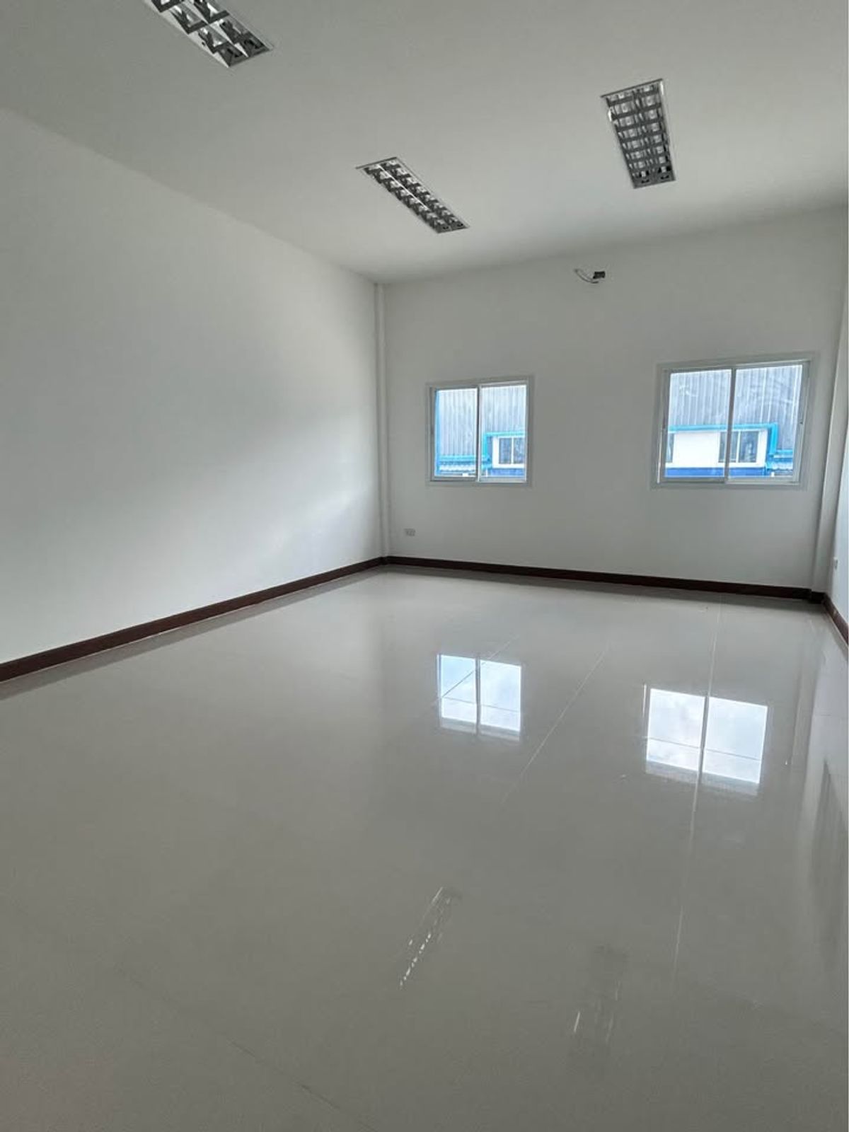 For RentWarehousePathum Thani,Rangsit, Thammasat : Warehouse for rent, Lam Luk Ka Khlong 6, size 600 sqm. Can be made in the factory.