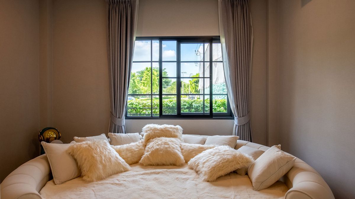 ให้เช่าบ้านบางนา แบริ่ง ลาซาล : ให้เช่าบ้านหรูย่านบางนา Centro Bangna - 4 ห้องนอน ตกแต่งครบ เลี้ยงสัตว์ได้ ใกล้ห้างสรรพสินค้า พร้อมเข้าอยู่