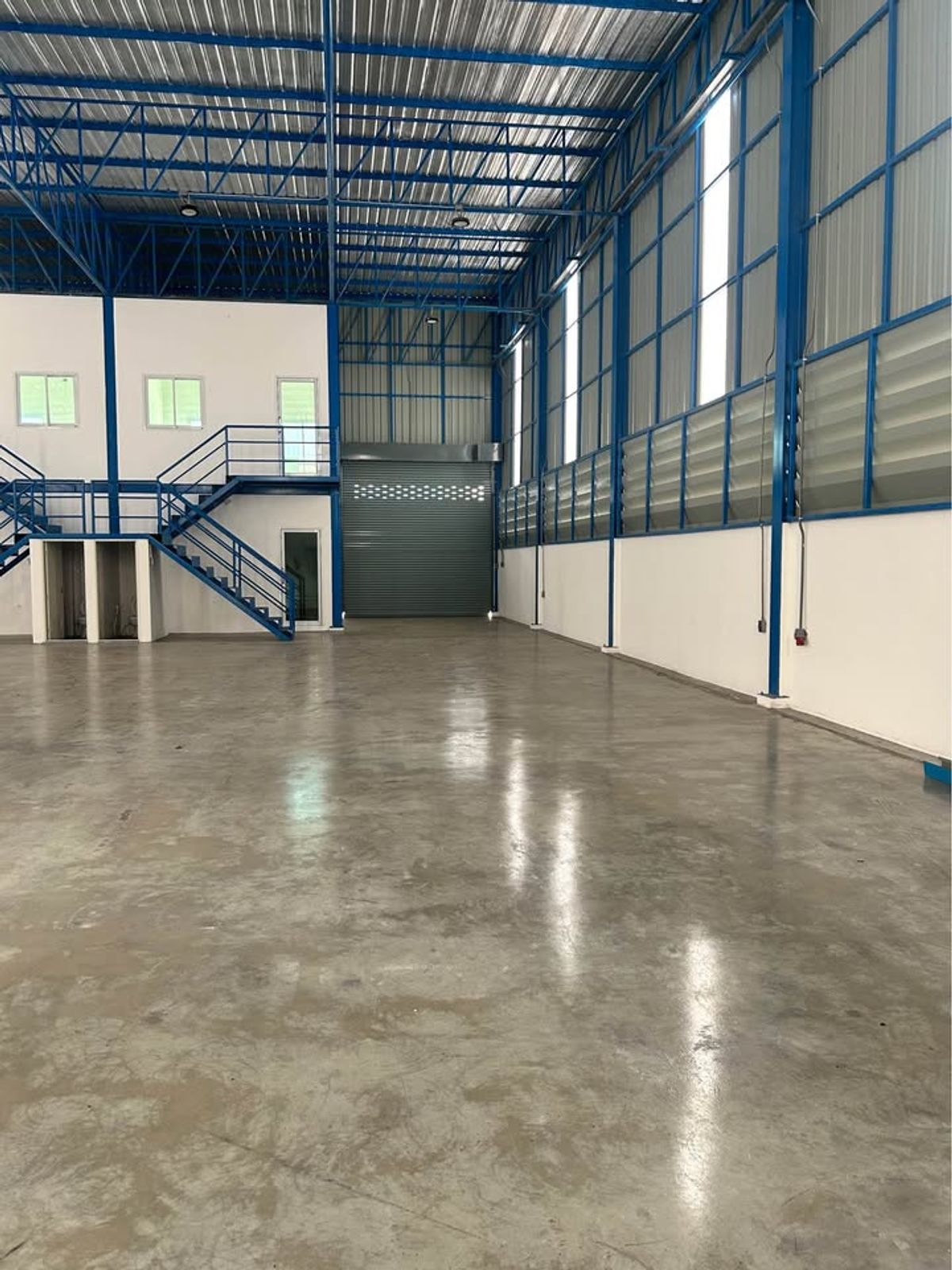For RentWarehousePathum Thani,Rangsit, Thammasat : Warehouse for rent, Lam Luk Ka Khlong 6, size 600 sqm. Can be made in the factory.