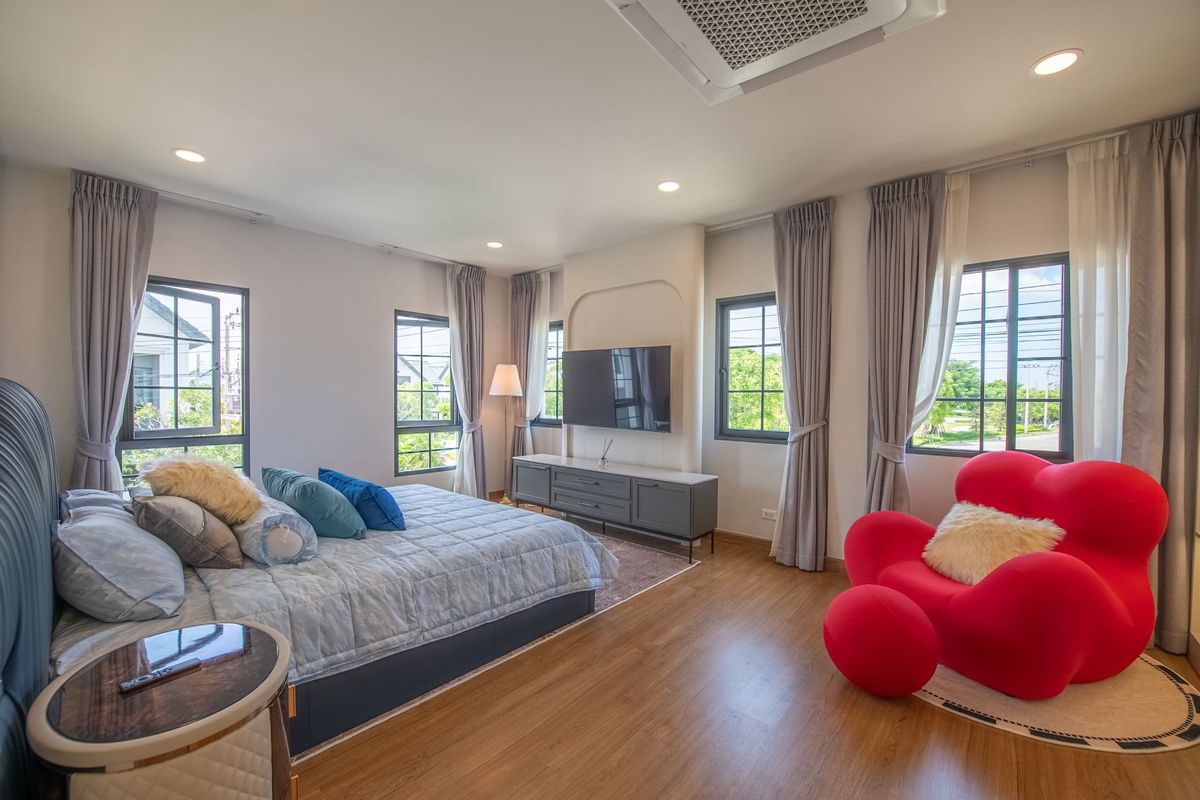 ให้เช่าบ้านบางนา แบริ่ง ลาซาล : ให้เช่าบ้านหรูย่านบางนา Centro Bangna - 4 ห้องนอน ตกแต่งครบ เลี้ยงสัตว์ได้ ใกล้ห้างสรรพสินค้า พร้อมเข้าอยู่