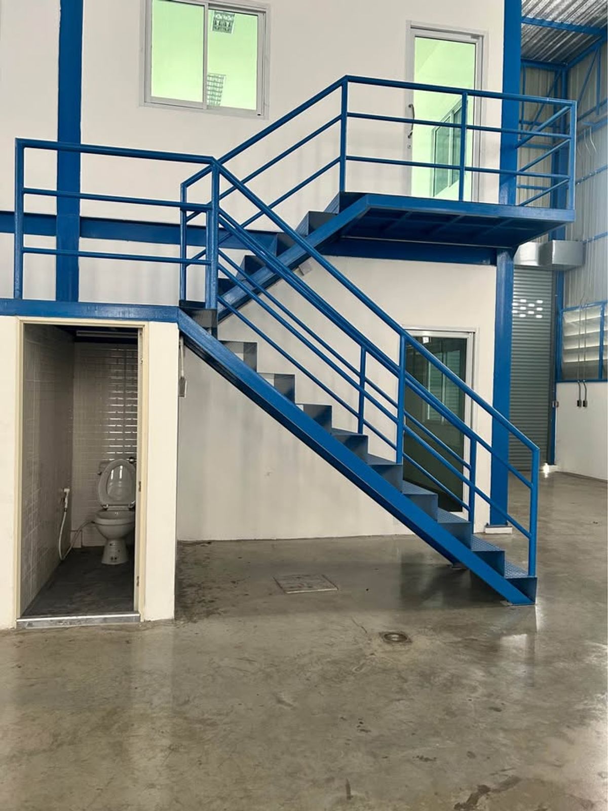 For RentWarehousePathum Thani,Rangsit, Thammasat : Warehouse for rent, Lam Luk Ka Khlong 6, size 600 sqm. Can be made in the factory.