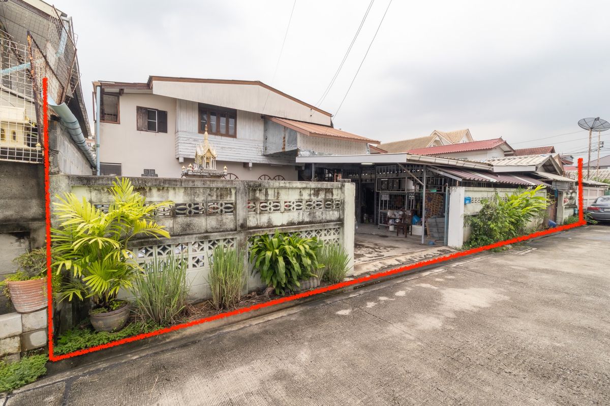 For SaleHouseChaengwatana, Muangthong : House for sale with land, Light Vanon, near Suan Somdet - Duangkaew Plaza Market The most interesting investment price in this area