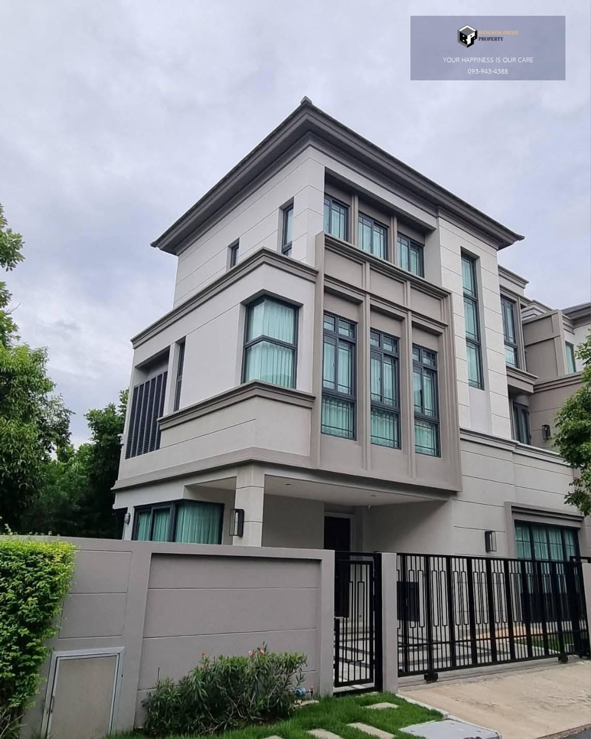 For SaleHouseBangna, Bearing, Lasalle : The Sonne Srinakarin-Bangna | The back door connected to the garden and Club House #2025093012103