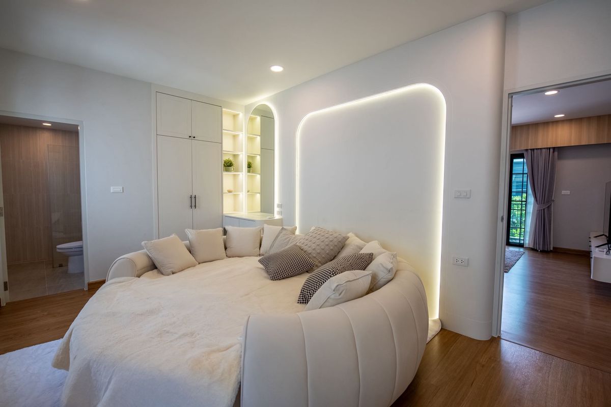 ให้เช่าบ้านบางนา แบริ่ง ลาซาล : ให้เช่าบ้านหรูย่านบางนา Centro Bangna - 4 ห้องนอน ตกแต่งครบ เลี้ยงสัตว์ได้ ใกล้ห้างสรรพสินค้า พร้อมเข้าอยู่